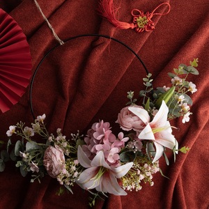 Guirlande de fleurs artificielles CallaFloral avec lys et roses thé pour décorations murales de mariage 1 pièce - Product Image 1