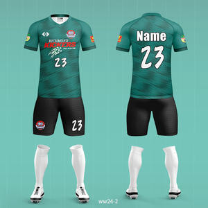 Футбольные комплекты 2024-2025: Ретро-дизайн, дышащая сетка, 100% полиэстер, автоматическая раскройка, OEM-производство для взрослых - Product Image 6