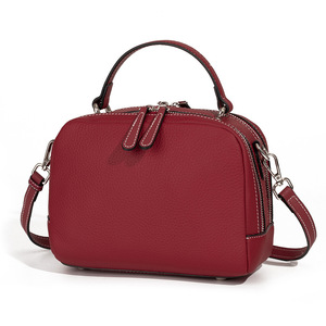 Borsa a Spalla da Donna in Vera Pelle di Design Trendy VIP con Chiusura a Cerniera, Due Cinghie e Fodera in Poliestere per Viaggi e Tempo Libero - Product Image 6