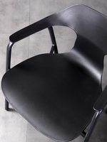 Chaise de salle à manger ergonomique en PP avec dossier incurvé, empilable, siège profilé design, en plastique, pour restaurant, café, hôtel en extérieur