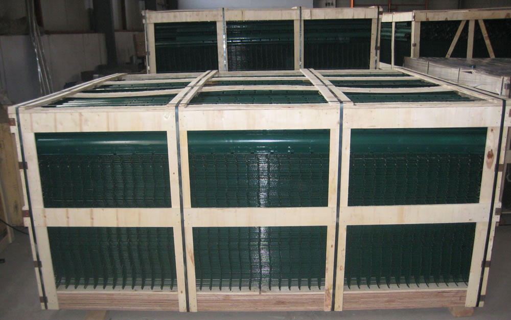 V Bend Mesh Panel 1030mm Curved Metal Fence Ral6005