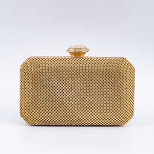 Borsa <span class=keywords><strong>da</strong></span> <span class=keywords><strong>Sera</strong></span> in Cristallo Dorato, Completamente Decorata con Strass e Gemme, Chiusura in Metallo, Elegante Pochette per Feste e Red Carpet - Product Image 1