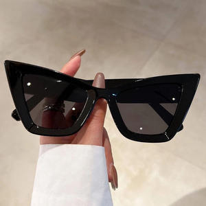 <span class=keywords><strong>Gafas</strong></span> de <span class=keywords><strong>sol</strong></span> bohemias Vintage para mujer 2024 con montura de ojo de gato Material de PC disponible en negro, blanco, rosa, morado para fiestas - Product Image 2