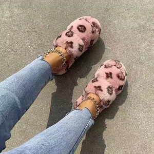 Chaussons jetables en fausse fourrure antidérapants personnalisables avec logo 2026 pour femmes, usage intérieur domestique - Product Image 4