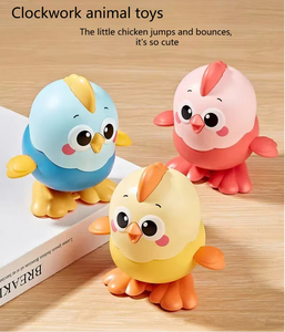Lindo juguete de animales de cuerda con forma de pollito en cadena que puede caminar, correr y saltar. Divertido juguete de cuerda con mecanismo de relojería. - Product Image 4