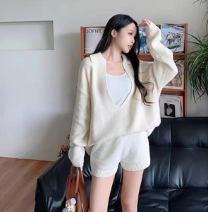 Ensemble deux pièces é<span class=keywords><strong>l</strong></span>égant pour femme : pull en acrylique tissé respirant <span class=keywords><strong>à</strong></span> col montant et short, coupe classique, idéal pour <span class=keywords><strong>l</strong></span>'automne - Product Image 2