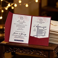 Invitations de mariage personnalisées pliables en trois parties de couleur rouge |   Faire-part de mariage chinois traditionnel « Double Bonheur » avec cartes d'invitation