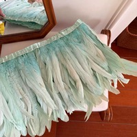 Frange de plumes de coq blanchies et teintes multicolores en gros pour accessoires de couture de robes de fête, de mariage et de carnaval