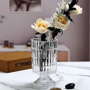 Kamar tidur meja ruang tamu ornamen pengaturan bunga Perancis antik kaca bening timbul vas berkaki tinggi