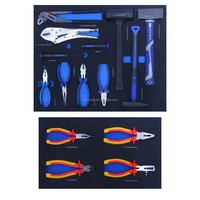 Ensemble d'outils de garage avec clé à cliquet, pinces et tournevis, organisés dans un coffret en mousse EVA