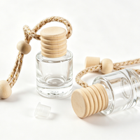 Flacon diffuseur de parfum pour voiture en verre transparent carré classique de 10 ml avec couvercle suspendu en métal