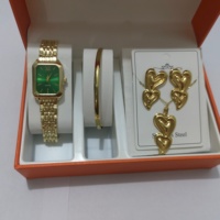 Ensemble montre carrée à quartz avec bracelet, collier et bague motif cœur - Design ajouré simple, cadeau festif, accessoires polyvalents pour le quotidien