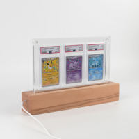 Présentoir LED personnalisé en acrylique pour cartes à collectionner, 3 emplacements, pour support en bois élégant