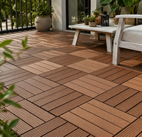 Dalles de terrasse en composite bois-plastique (WPC) modernes, emboîtables, carrées, imperméables et antidérapantes pour l'extérieur, le patio et le jardin