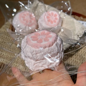 Jouet Squishy Gâteau <span class=keywords><strong>Sakura</strong></span> 2026 – Le Jouet Anti-Stress le Plus Vendu en TPE SEBS, Fleur Rose Solide Sensorielle à Presser, Non Toxique - Product Image 2