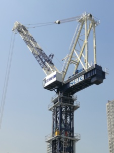 رافعة برجية مسطحة متينة بمحرك وصندوق تروس، سعة 8 طن، ذراع 50 متر، نظام مضاد للتصادم، كفاءة عالية للاستخدام في البناء - Product Image 5