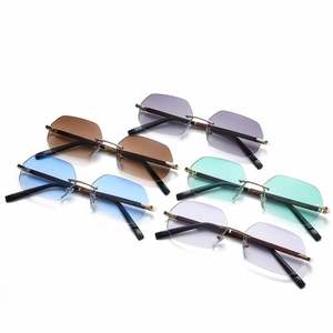 Lunettes de soleil polygonales petites et tendance sans monture avec logo personnalisé, verres dégradés, protection UV400 pour femmes - Product Image 5