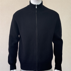 Classico Cardigan Invernale Traspirante con Cappuccio e Zip a Maglia Grossa in 100% Lana Merino da Uomo - Product Image 2