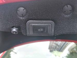 <span class=keywords><strong>Mercedes</strong></span>-Benz <span class=keywords><strong>CLA</strong></span> (Importado) Usado 2018 Sedán LHD Automático Interior <span class=keywords><strong>de</strong></span> Cuero Oscuro Techo Panorámico para Exportación - Product Image 6