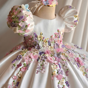 Abito da Bambina di Lusso Fatto a Mano su Misura con Maniche a Sbuffo e Perline Bianche, Elegante Vestito da Cerimonia con Ricami Floreali Fatti a Mano - Product Image 2