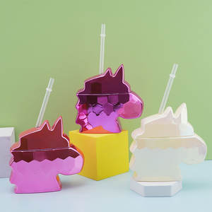 Tasses en plastique en forme de <span class=keywords><strong>licorne</strong></span> pour galvanoplastie avec couvercles et pailles Tasses à boissons réutilisables pour galvanoplastie de forme spéciale - Product Image 2