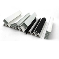 Services d'extrusion de profilés plastiques PVC/UPVC/PC/ABS sur mesure pour applications en cuisine et supermarchés - Durables