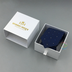 Vente en gros de boîtes-cadeaux personnalisées en carton noir avec logo blanc Offre Spéciale cravate pour hommes rigide UV Fashion Style Commande minimum 100 pièces - Product Image 5