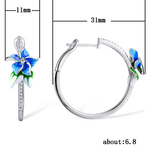 Orecchini a forma di fiore per donna, eleganti gioielli floreali alla moda - Product Image 3