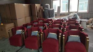 Sillón de Salón de Hotel de Lujo en Terciopelo, Moderno, con Reposabrazos en Forma de C de Metal Dorado, Giratorio, para Vestíbulo de Hotel Premium o Sala VIP - Product Image 5