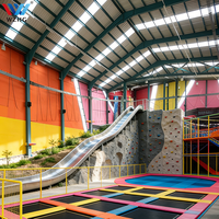 Stade sportif à structure en acier sur mesure avec parcours d'obstacles gonflable, fabricant haut de gamme, directement de l'usine