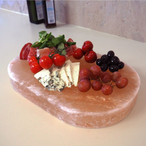 Bloque de Sal del Himalaya Redonda Multiusos de 1.5 kg, Plato para Asar, Bandeja de Metal, 100% Certificado de Grado Alimenticio, Hecho a Mano para Uso Culinario - Product Image 1