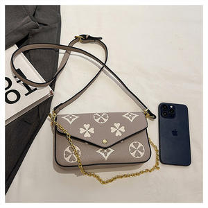 Bolso de Diseño con Patrón Geométrico en Relieve, Material PU, Cadenas, Dos Correas, Forro de Poliéster - Product Image 2