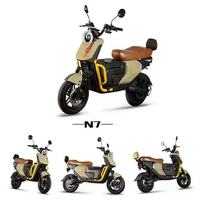 Moto électrique de tourisme personnalisée 72V 8000W avec batterie au lithium, capacité de montée de 30°, charge maximale de 250 kg, vélo électrique sportif puissant