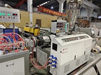 Profil de panneau de PVC d'extrusion de panneau de mur de WPC 3D faisant la ligne