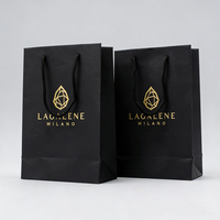 Sacs d'emballage pour bijoux de luxe personnalisés recyclables avec logo en or estampé à chaud, sacs cadeaux de luxe en papier kraft noir avec poignée