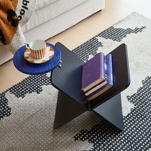 Luce di lusso in legno massello multistrato tavolo laterale piccolo stile pieghevole portariviste uso ufficio con contrasto di colore - Product Image 1