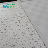 Plafond en plâtre carré suspendu, robuste, imperméable, stratifié PVC, à motif quadrillé moderne et tendance, produit phare du fabricant
