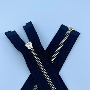 Tirette de fermeture éclair complète en alliage de zinc à dents en Y, avec logo personnalisé de haute qualité, verrouillage automatique 3M, pour accessoires de vestes et sacs, modèle <span class=keywords><strong>RIRI</strong></span> AM062 - Product Image 5