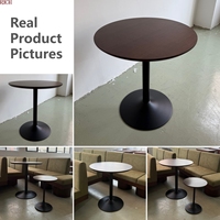 Table à manger moderne en bois grainé avec plateau rond et base évasée pour la maison, la cuisine, le hall d'hôtel, le restaurant, le café, les événements