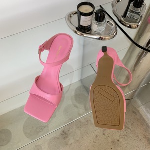 Chaussures élégantes pour femmes en or et argent, à bout carré, talons bas, avec boucle de haute qualité, pour tenues habillées 2023 - Product Image 6