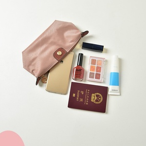 กระเป๋าเดินทางหนังแกะนิ่มลายนูนโลโก้โลหะความจุสูง - Product Image 6