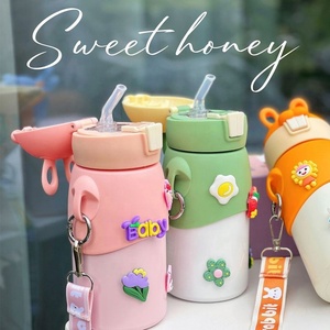 <span class=keywords><strong>Cute</strong></span> Rabbit Children Thermos Mug <span class=keywords><strong>Kids</strong></span> Portable Isolated Cup 600Ml Stainless Steel Thermos Flask Com Palha Adesivos - Product Image 3