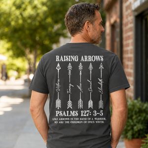 T-shirt Raising Arrows pour papa, cadeau pour la fête des pères, personnalisé avec des noms et des versets du psalmes 127 3-5, chemise en coton pour hommes - Product Image 3