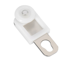 Pince de positionnement de fenêtre en plastique blanc avec base métallique et roue à roulement, non réglable pour une installation sécurisée - Product Image 1