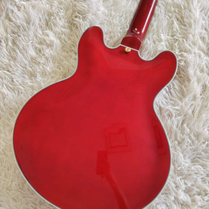 Guitare électrique semi-hollow jazz <span class=keywords><strong>ES335</strong></span> de couleur noire avec corps en acajou et système de vibrato pour les passionnés de musique - Product Image 4