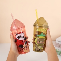 Prix de gros Cartoon Design lumière LED 600ml tasse en plastique avec paille et couvercle boisson gobelet en plastique avec couvercle et paille tasse froide