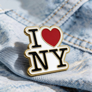 Badge en métal personnalisé en forme de cœur, souvenir de <span class=keywords><strong>New</strong></span> <span class=keywords><strong>York</strong></span>, émail souple, pour cadeaux de voyage, fabricant OEM, fournitures en gros, commerce - Product Image 1