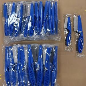 Kit de peine 2 en 1 para el cuidado de mascotas, peine de acero inoxidable de doble cara para masaje y desenredado de nudos, peine para pulgas y piojos para mascotas. - Product Image 4