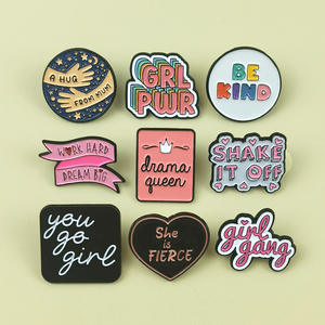 女の子はお母さんのブローチからハグになるクリエイティブピンクフェミニストエナメルラペルピン - Product Image 4