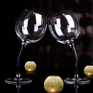 <span class=keywords><strong>Gobelet</strong></span> à vin classique en cristal transparent fait à la main avec tige courbée 350 ml Cadeau personnalisé pour la Saint-Valentin - Product Image 3